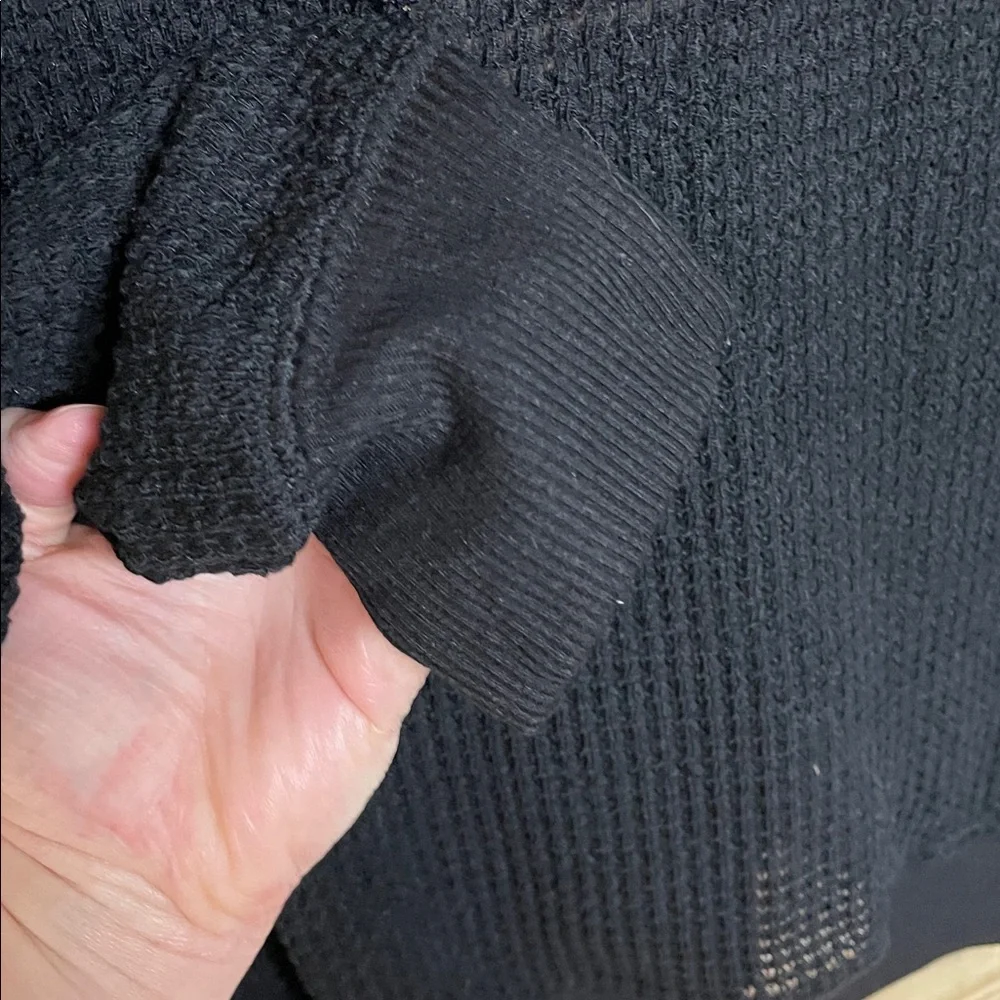 Listicle size Large Black V-neck Super Soft Lightweight Sweater - Picture 4 of 7
